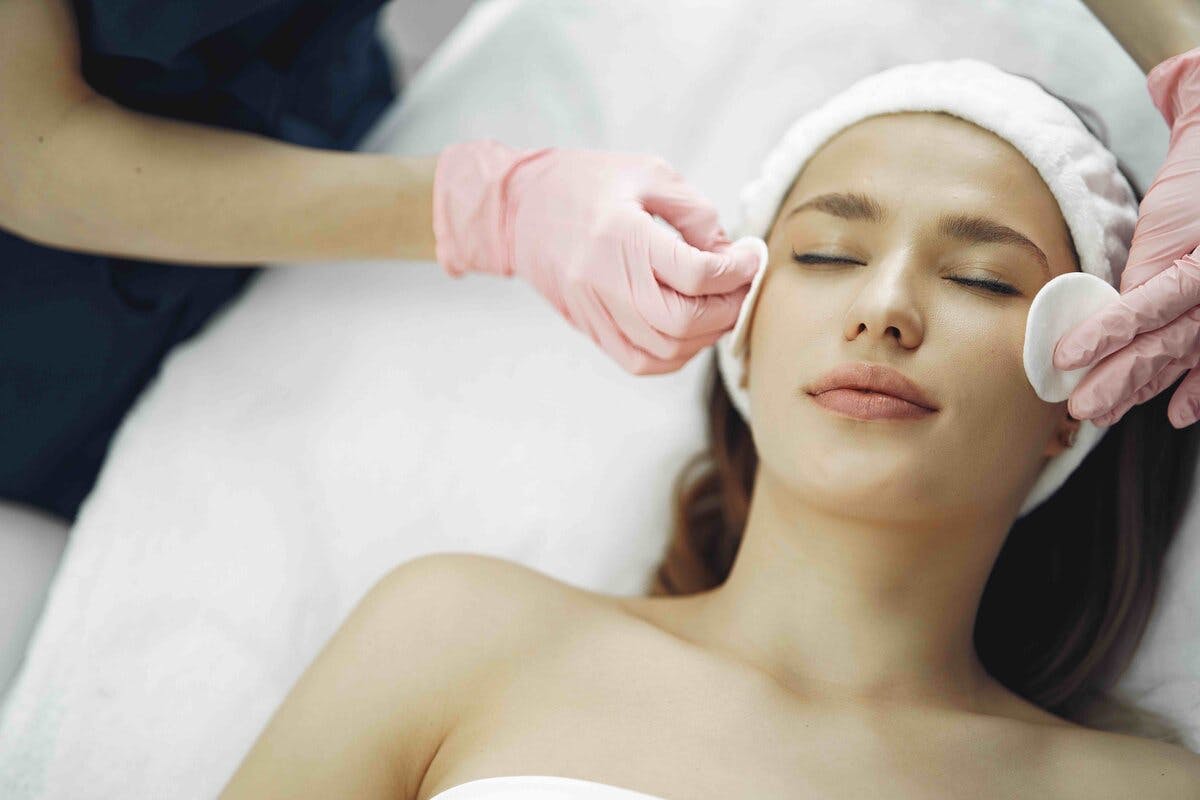 Dermaplaning Facial