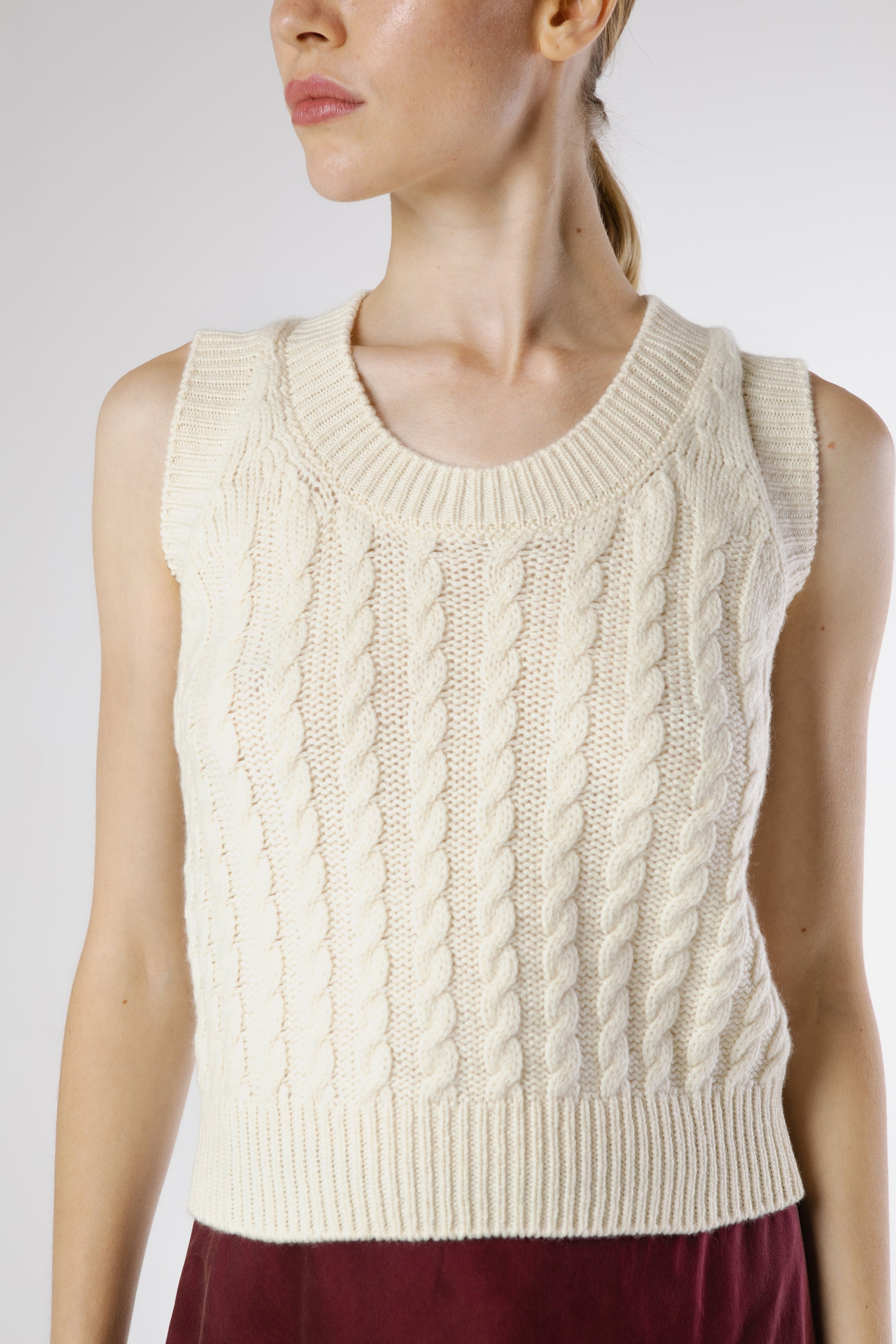 Close-up of Bella Cashmere Top Lapponia showing premium Italian cashmere texture and intricate cable pattern.