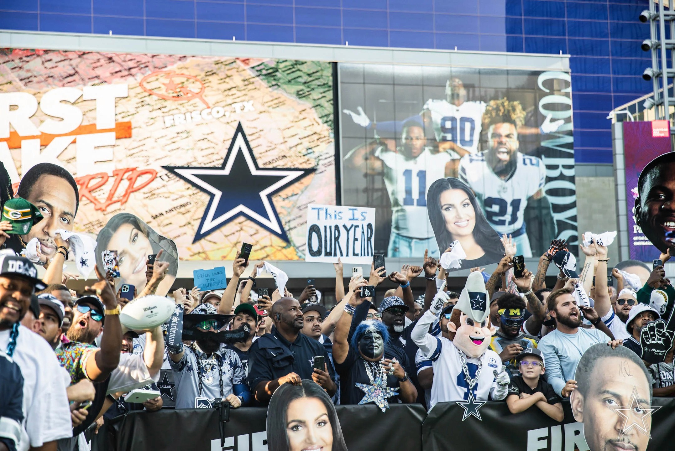 Dallas Cowboys Fans at the Ford Center