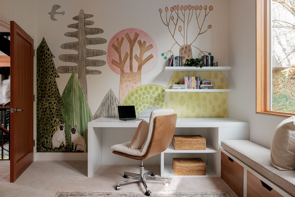We’re so excited to share details from The Seattle House: Girls Bunkroom –– one of our favorite interior design + professional organizing projects in Seattle, Washington.