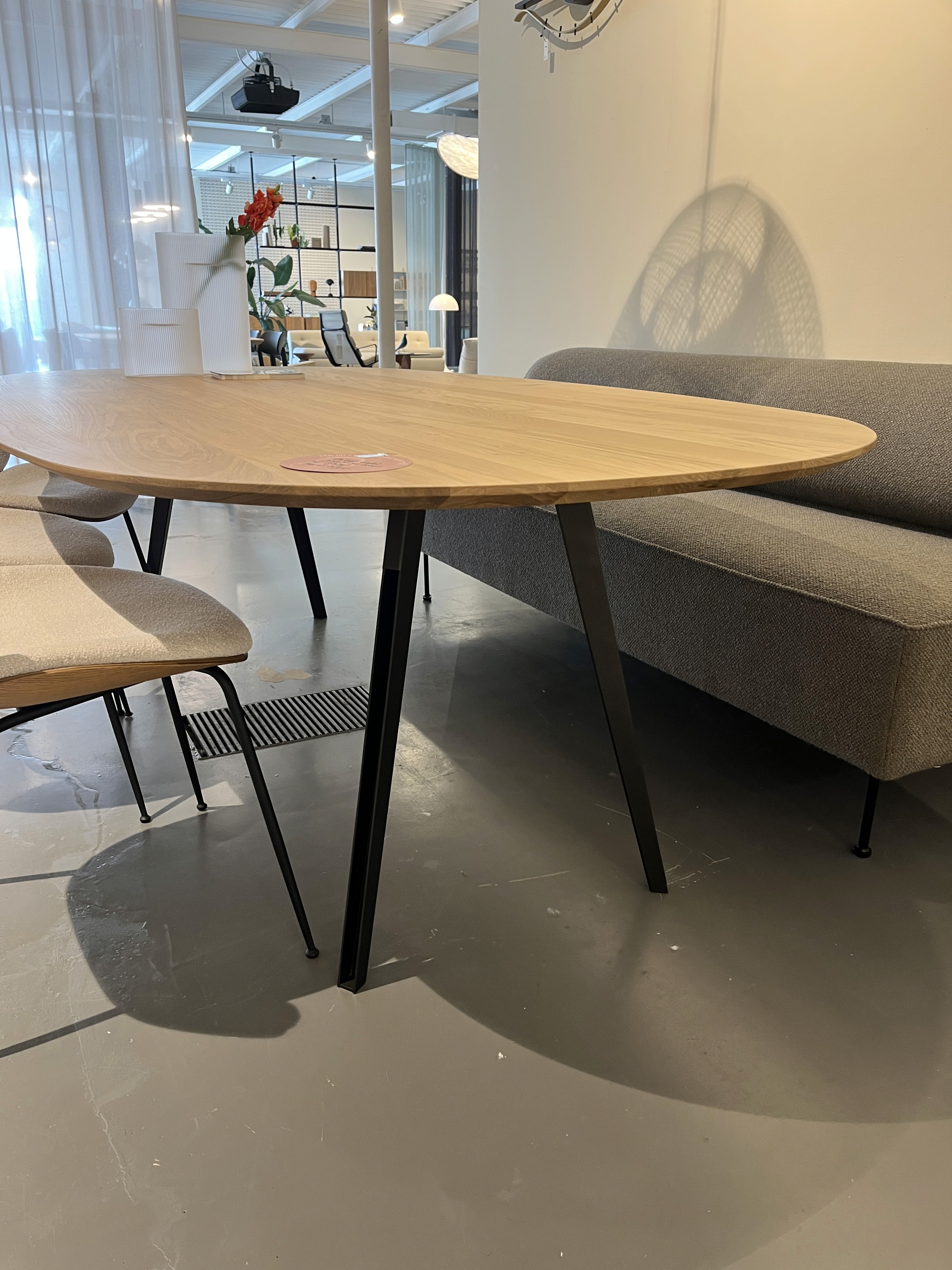 Qliv On top tafel metalen poot