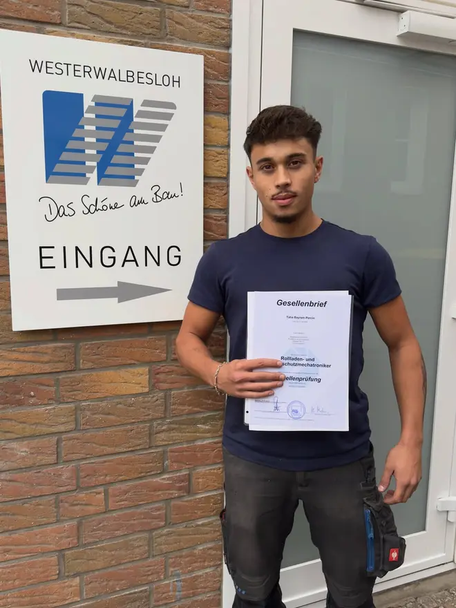 Instagram-Beitrag: Taha hat seine Ausbildung erfolgreich abgeschlossen