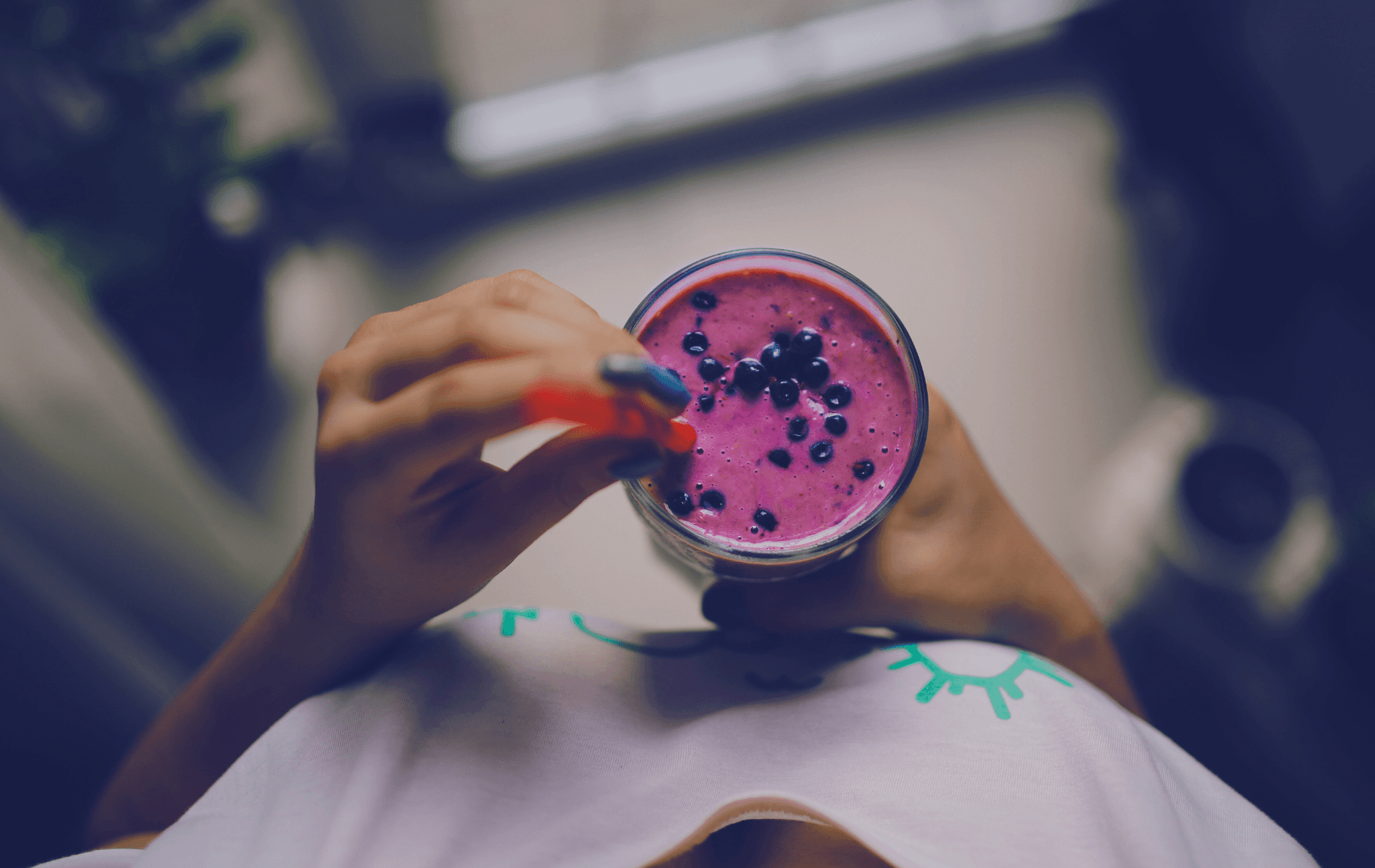 Alimentos ricos en probióticos como yogur y kéfir que favorecen la salud digestiva.