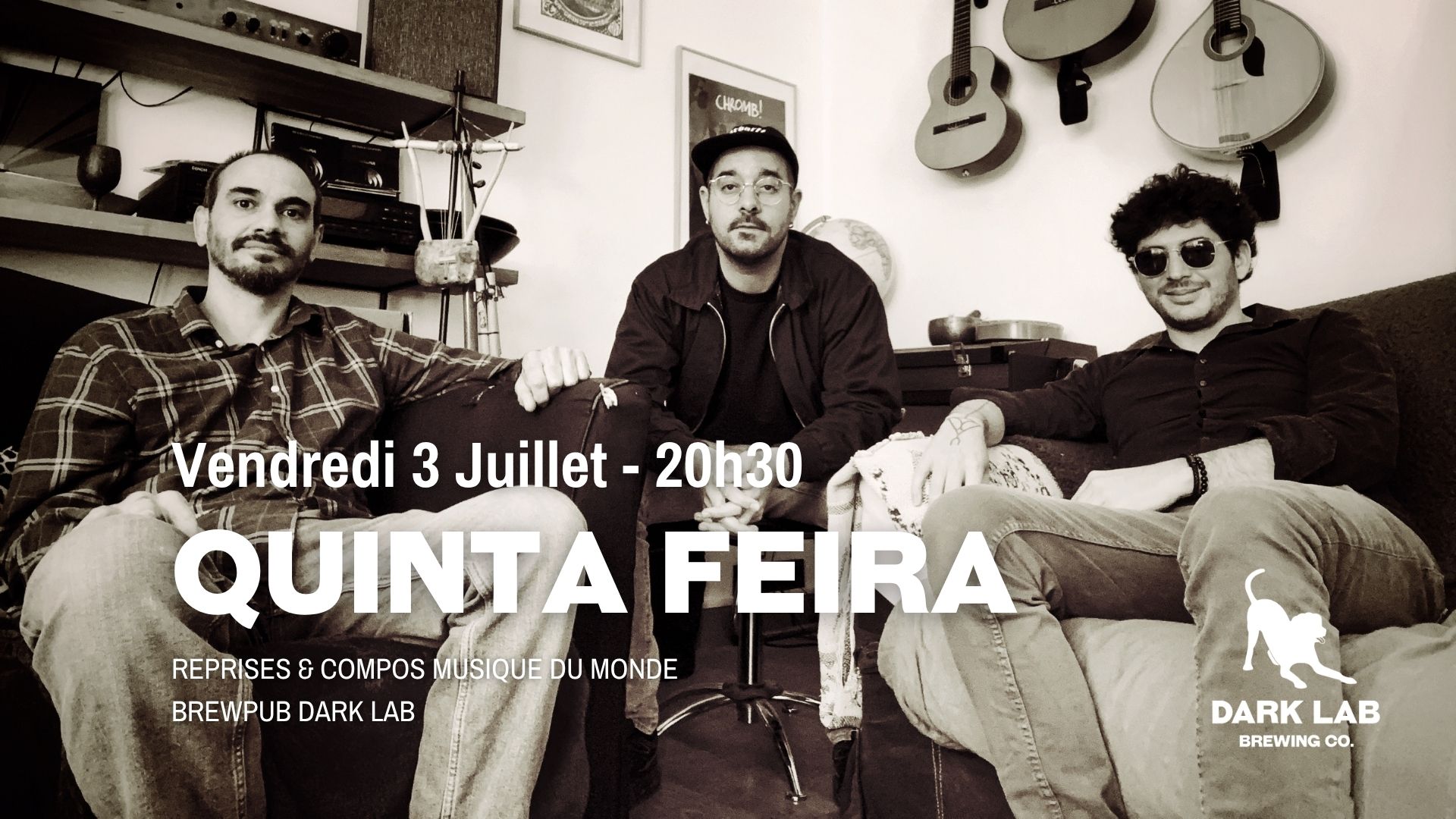 3 hommes assis avec des instruments de musique autour d'eux