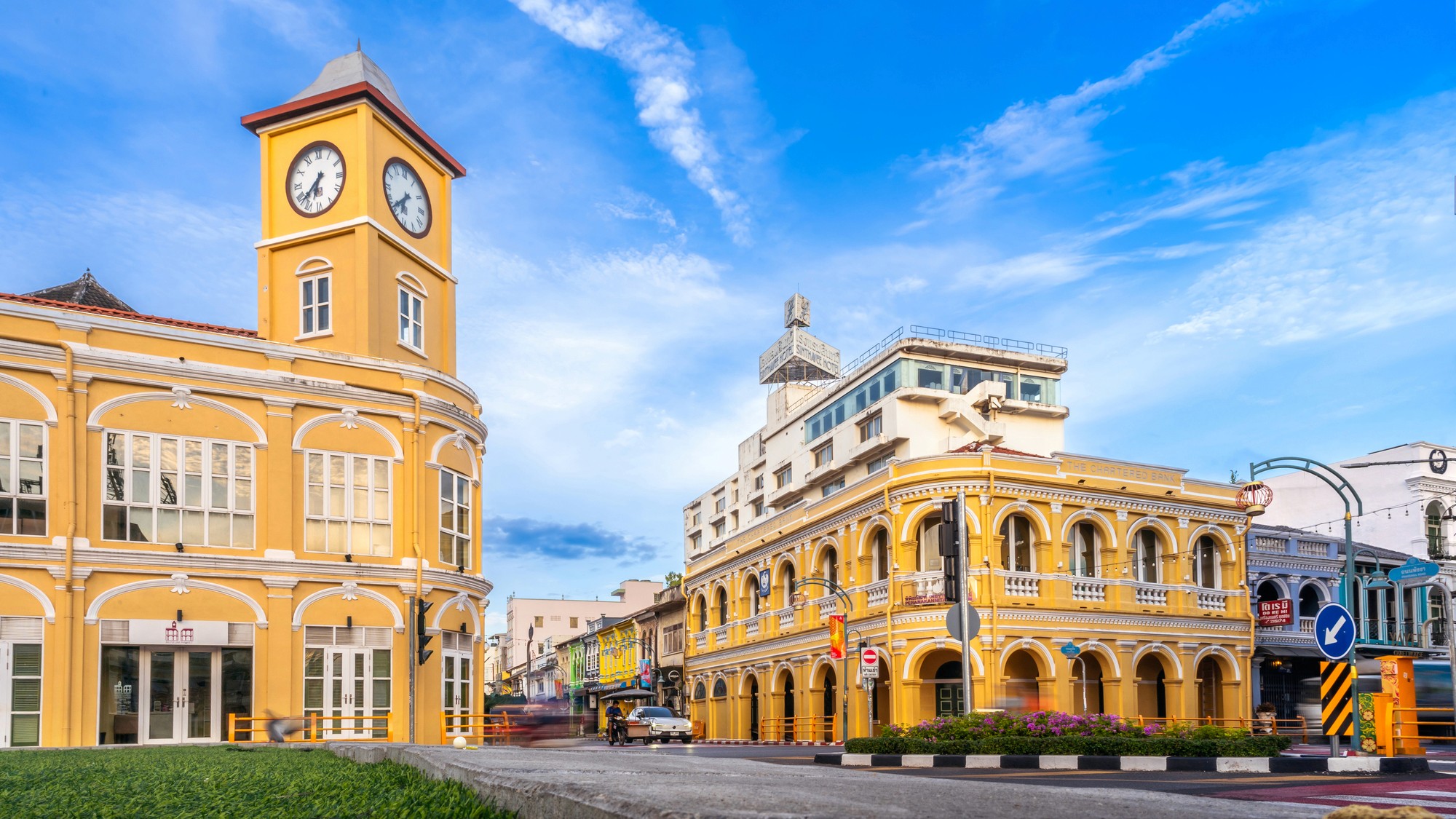 photography of dam during daytime