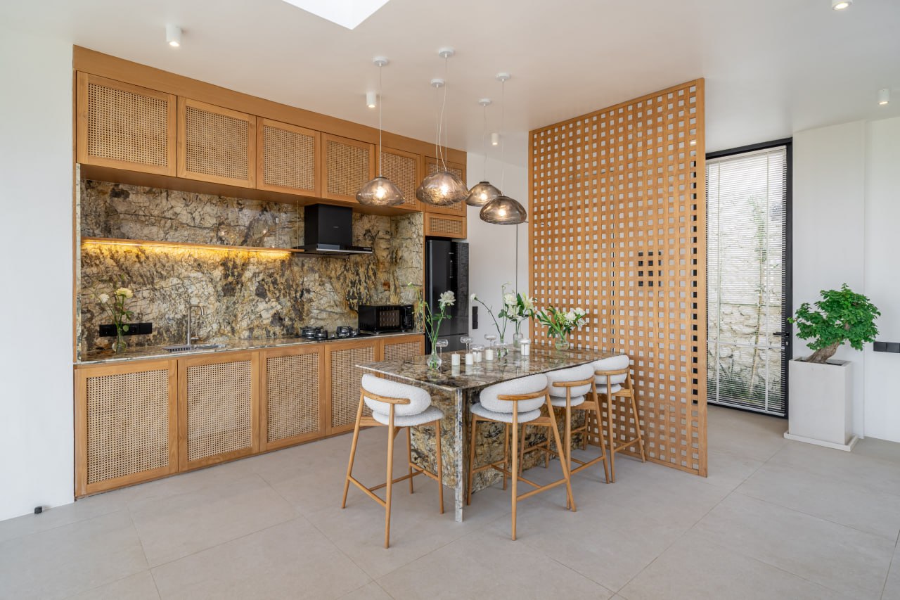 A completed 3-bedroom luxury villa in Ungasan, Bukit, located within a residential complex with 5-star hotel-style infrastructure