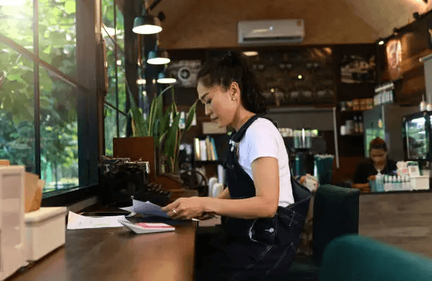 The DIY vs. Outsource Decision: A Practical Framework for SMEs Deciding Where to Invest Limited Marketing Resources in 2026