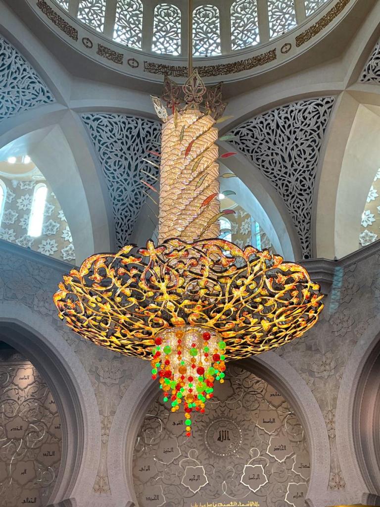 sheikh zayed grand mosque chandelier