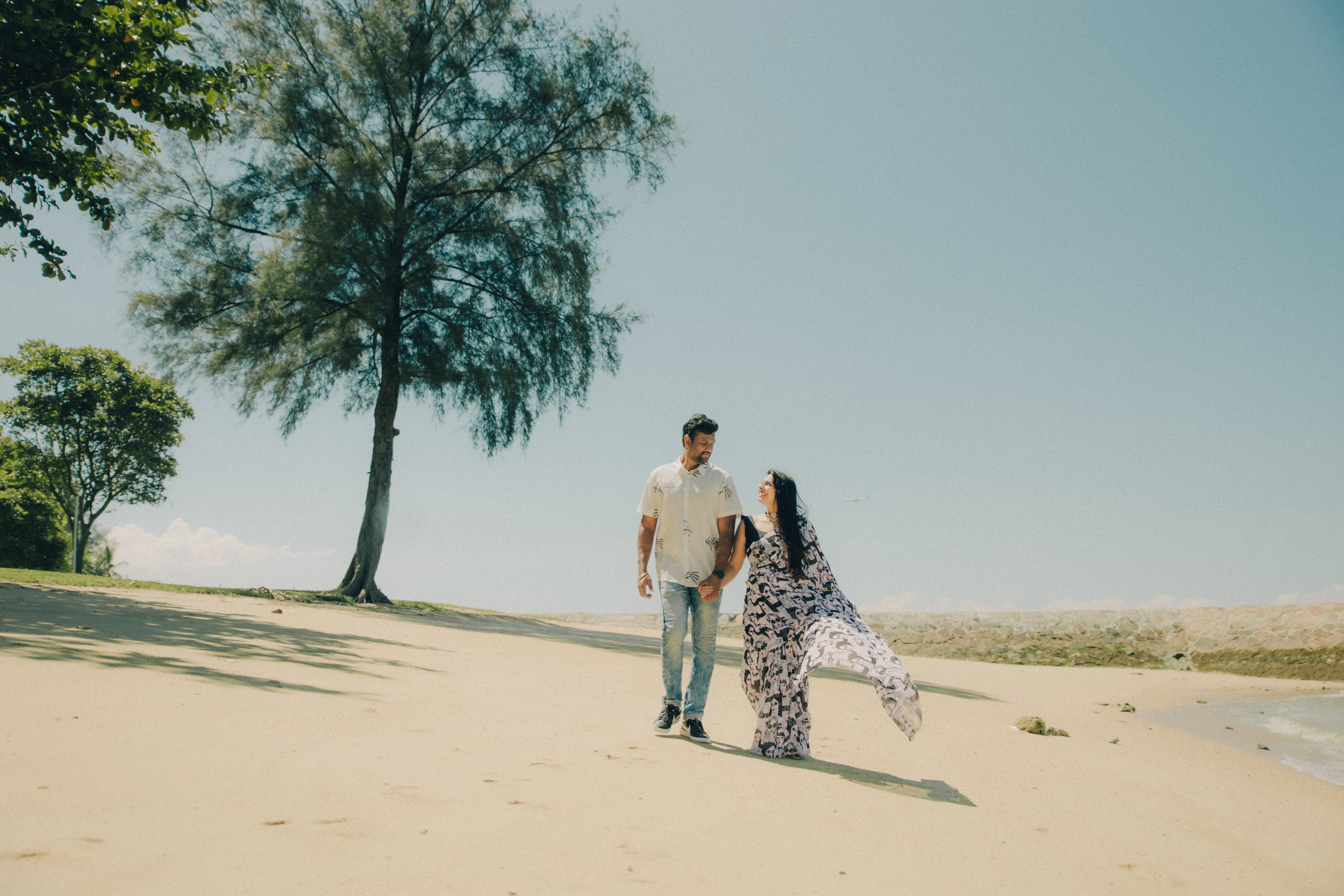 Expecting parents and family photoshoot in Singapore at the beach by JIREHTAKESPHOTOS