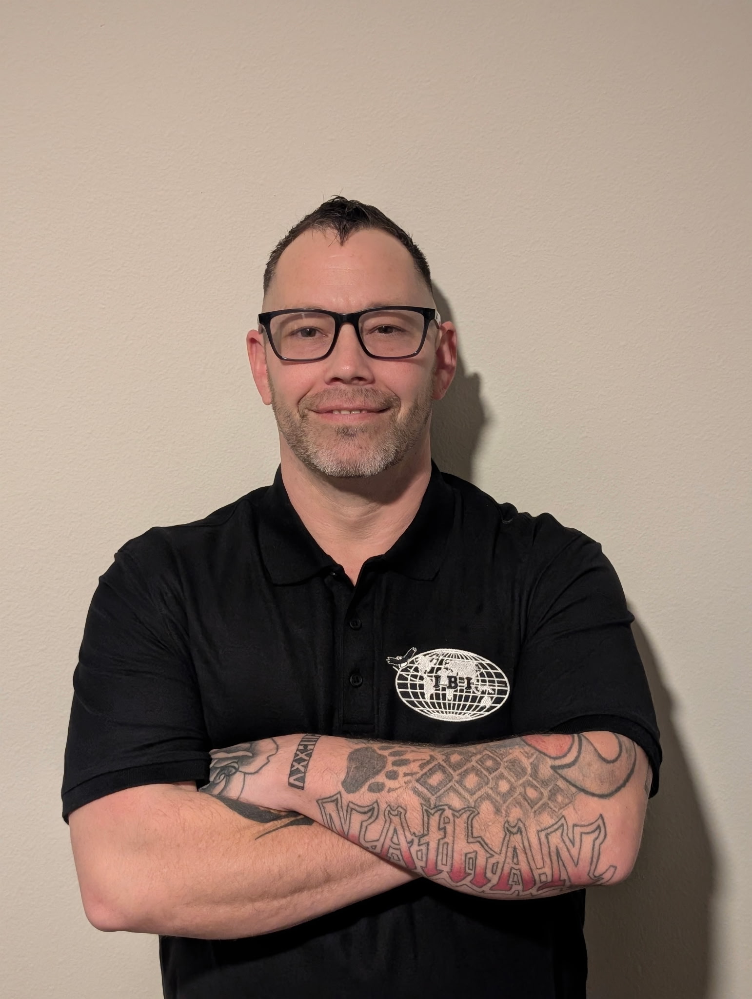 Abstract pink and blue background with water droplets.