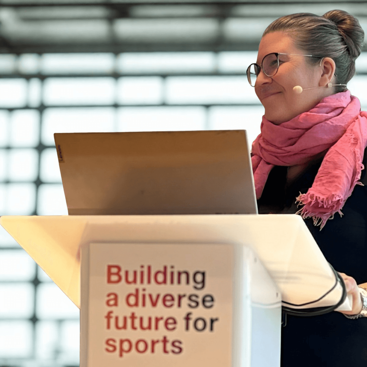 Picture of Anna Faghir Afghani giving a keynote