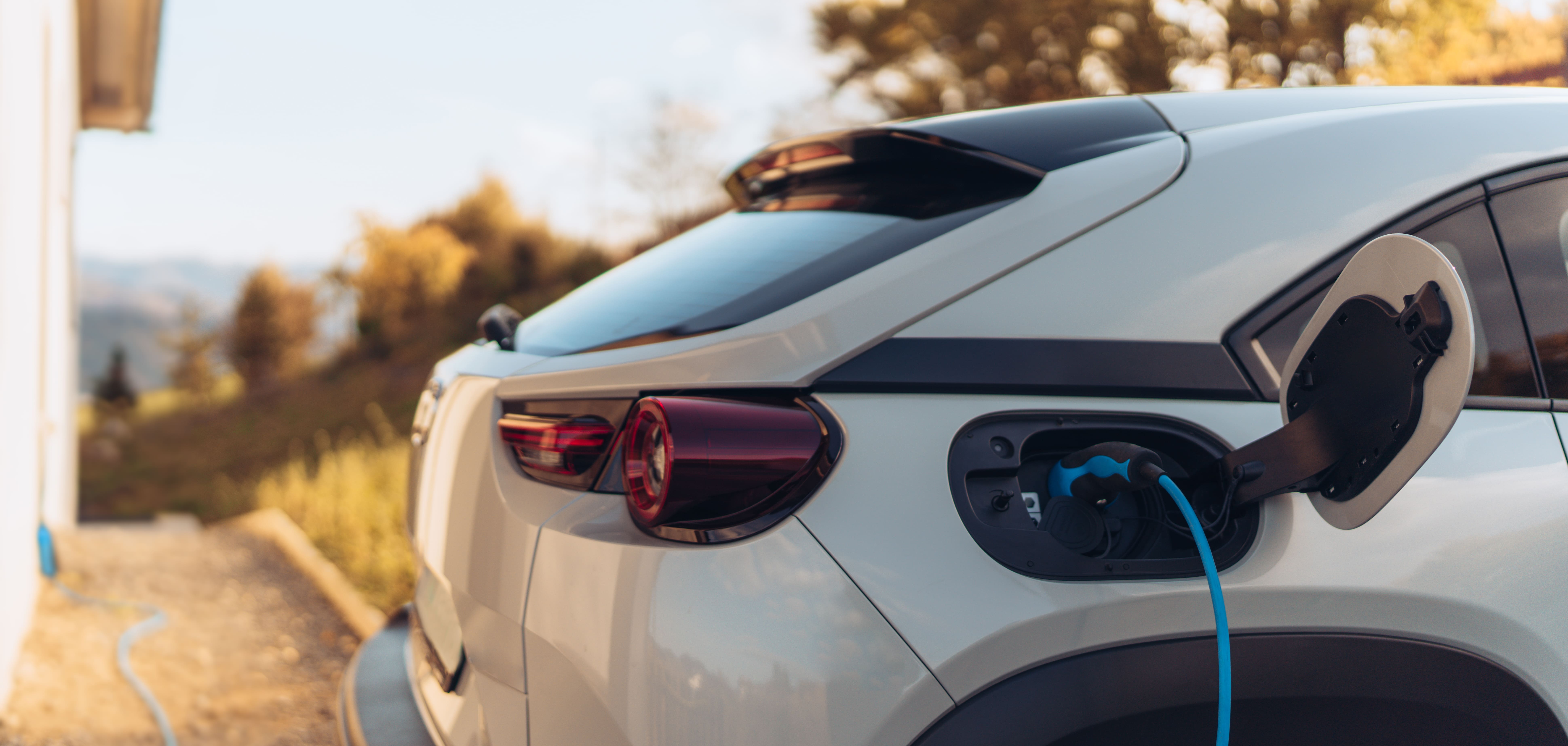 coche-eléctrico-en-carga