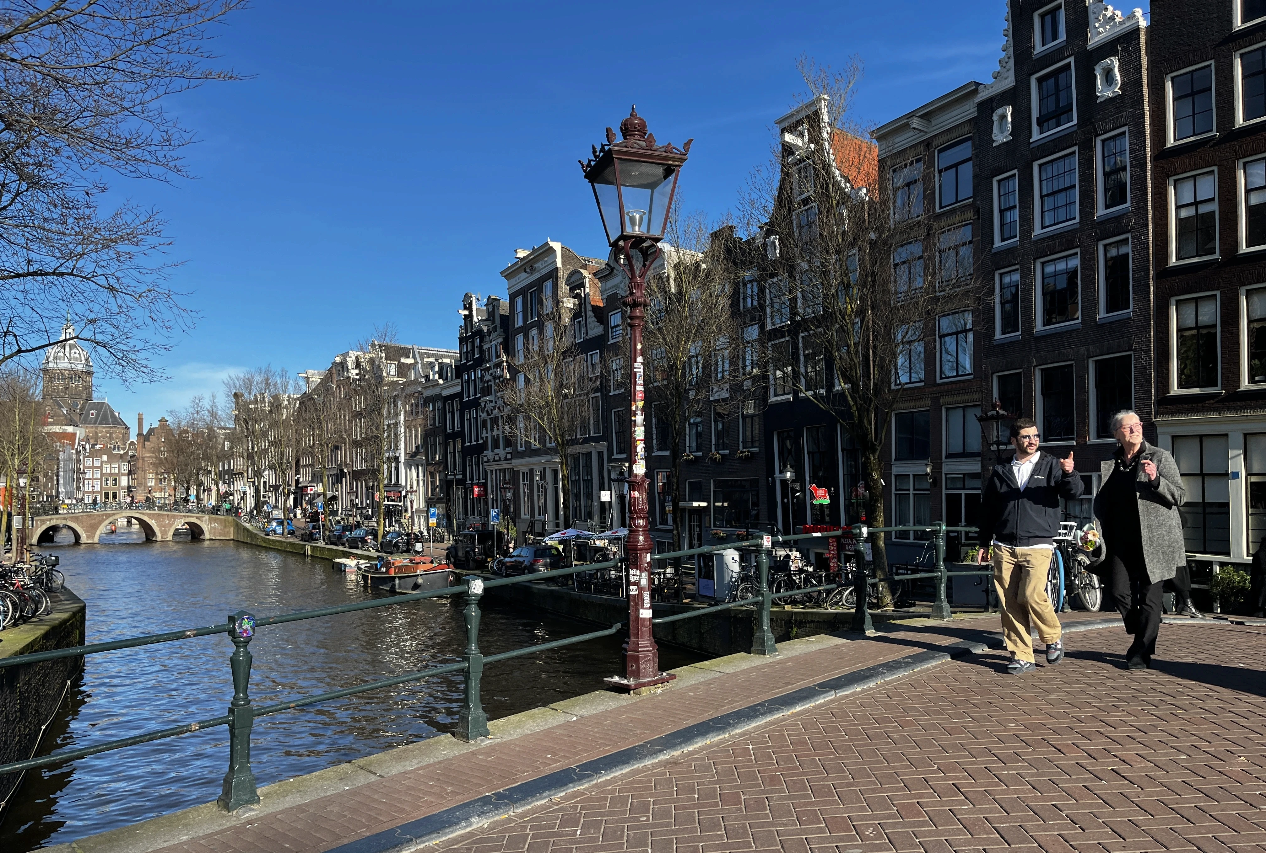 Warmoes Biënnale support