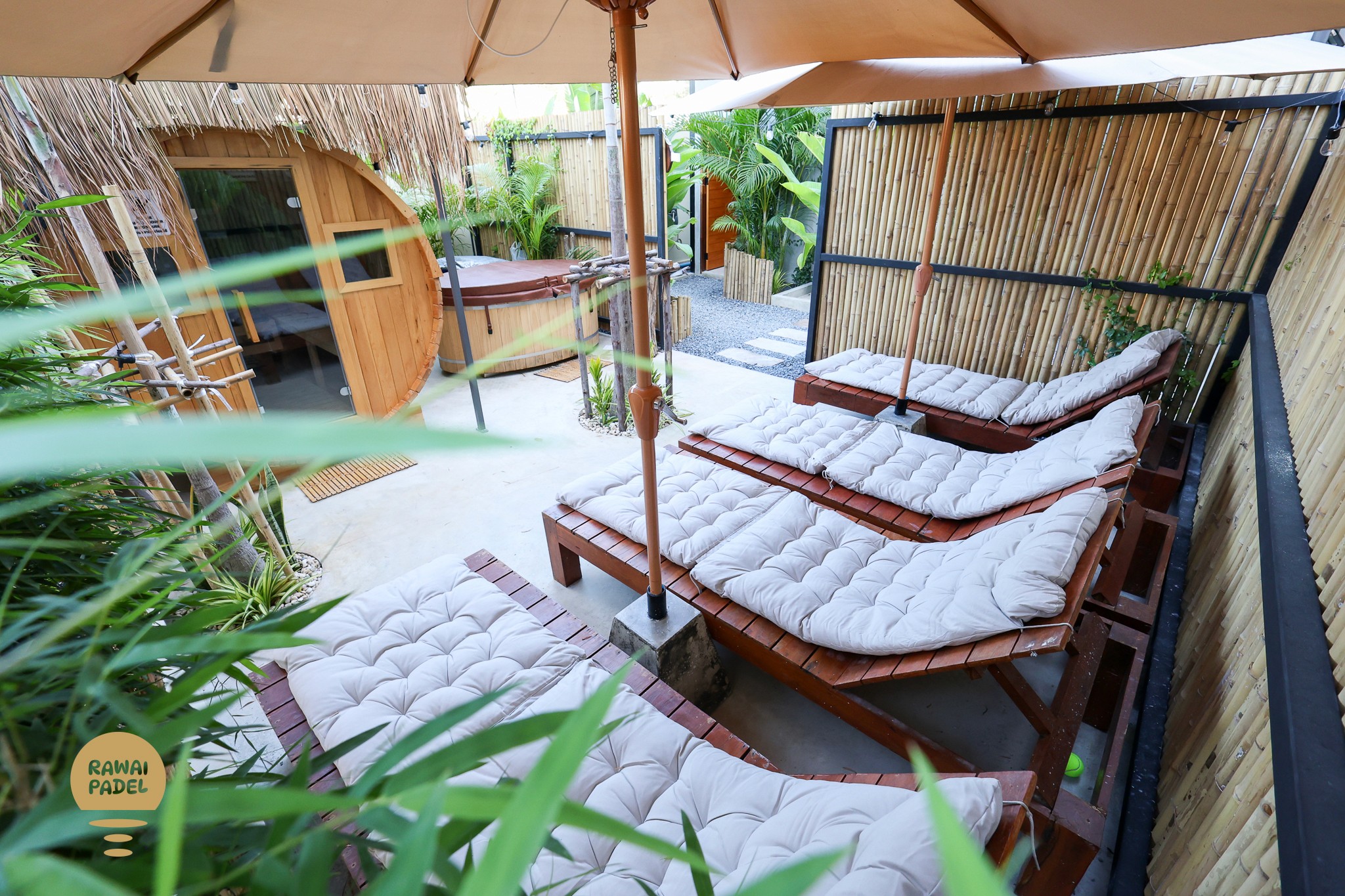 A parking lot filled with lots of parked cars