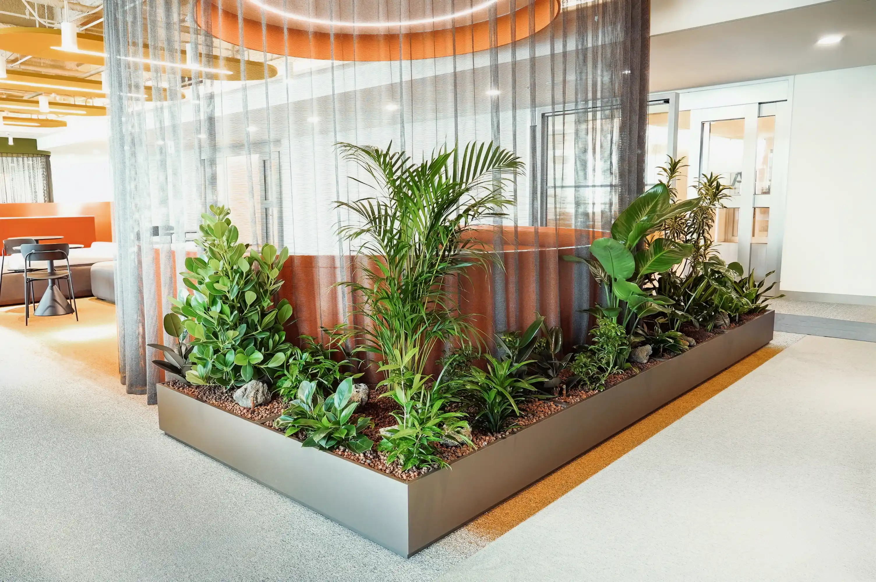 사옥 오피스 원형 파티션 대형 플랜터 혼식 조경