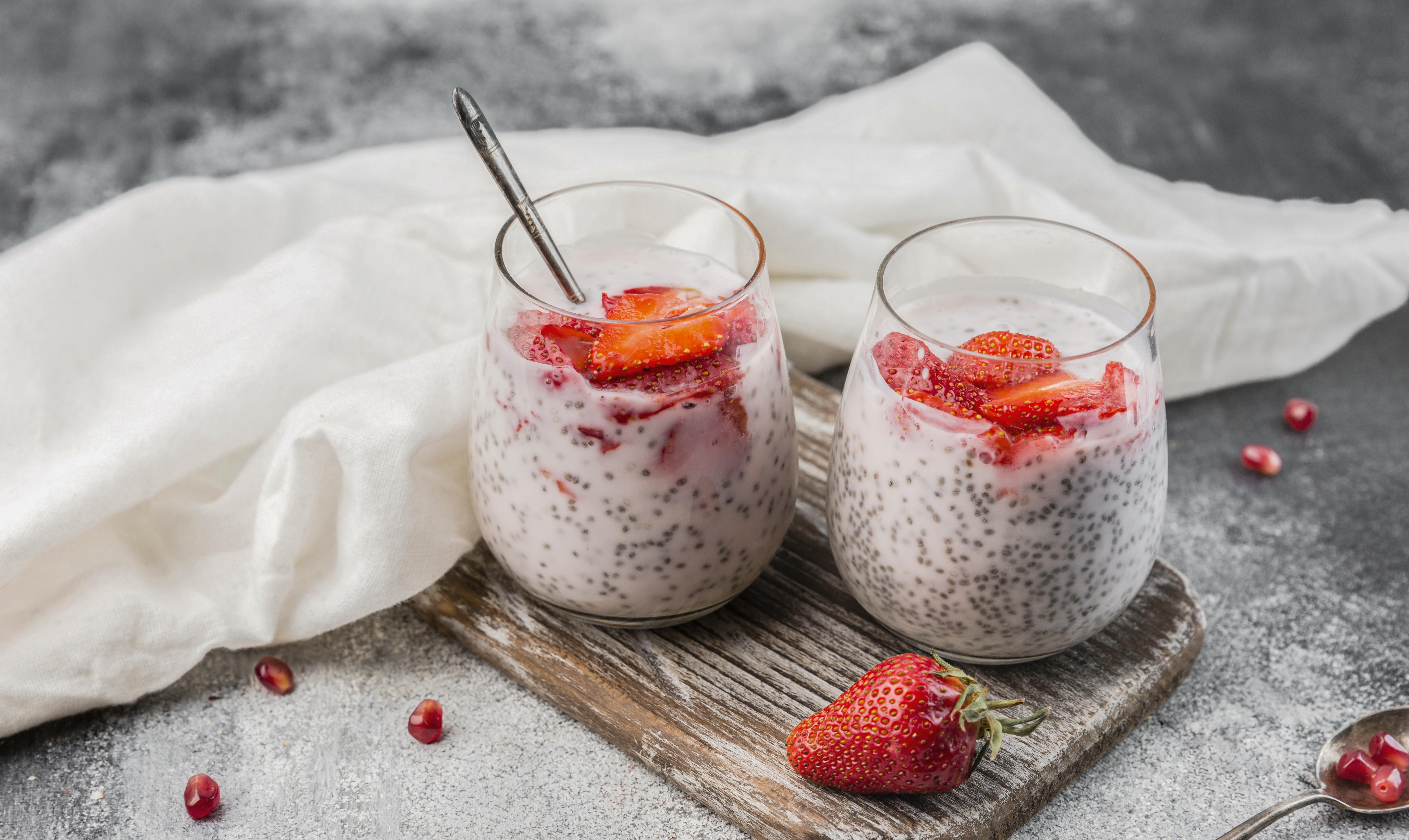 picture representation of chia pudding with berries
