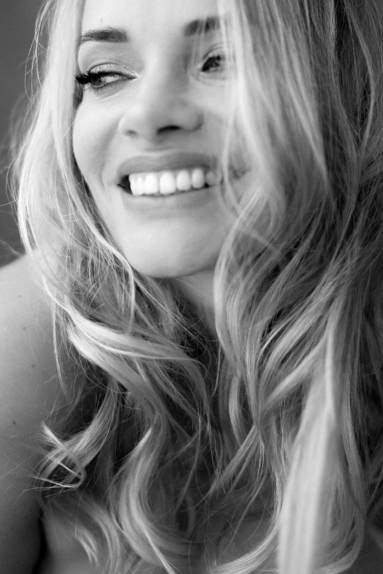 Sensual boudoir photography in Solothurn, Switzerland by Ramona Fotografie.