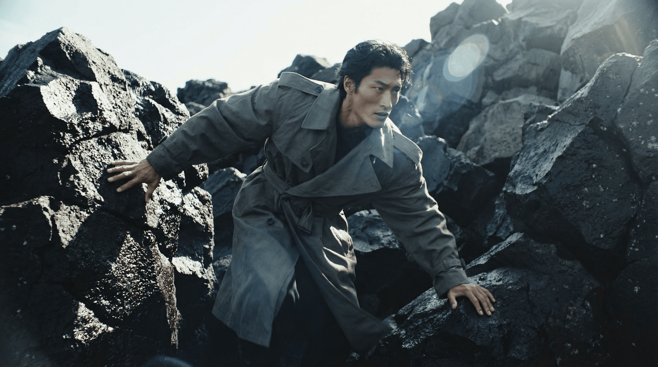 Visual syntax of controlled entropy, Abstract human form in movement, Aggressive artistic direction, Digital Visual System, Engineered by Aventi