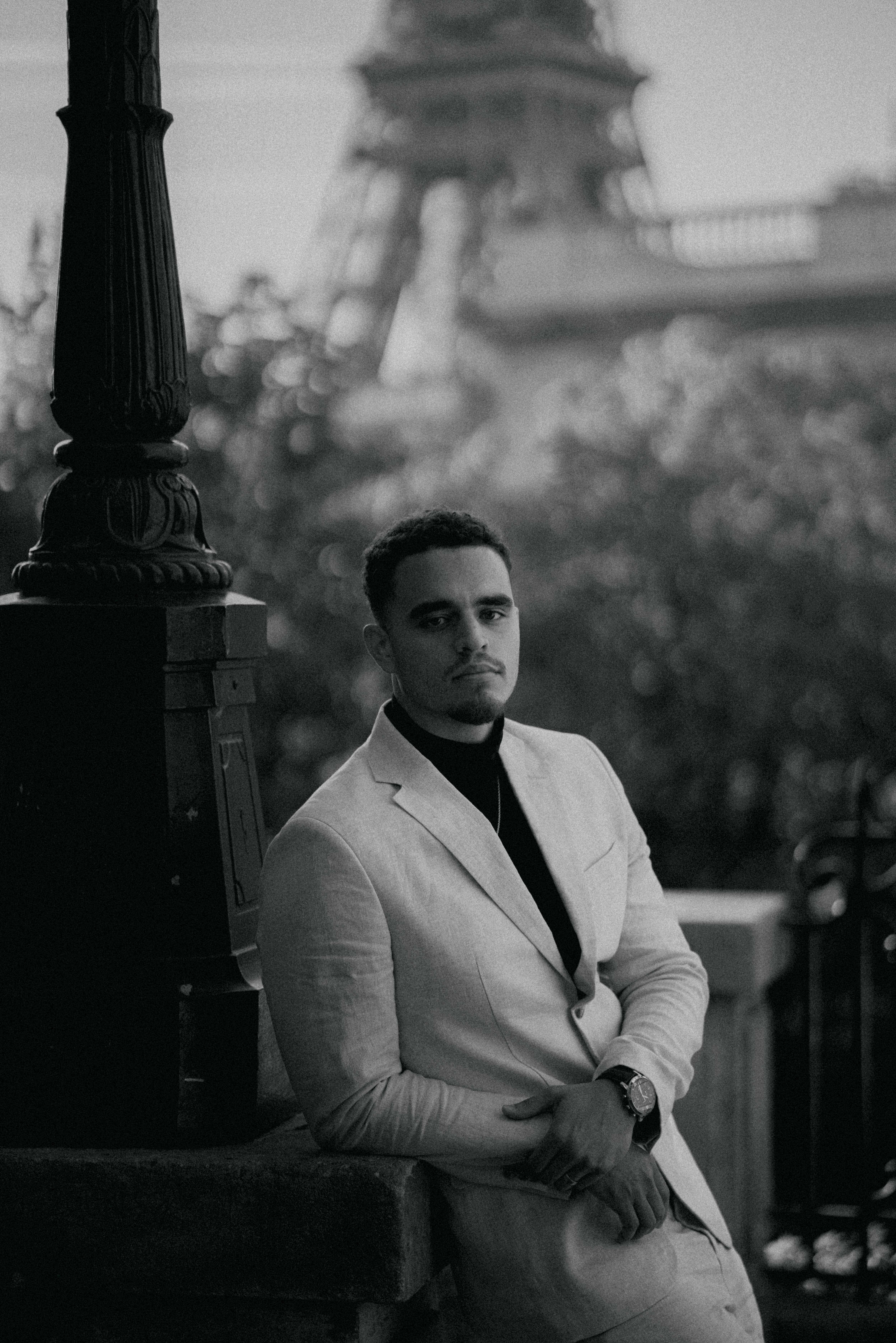 Paris Photographer - LeParisPro. Weddings, engagements, proposals, lifestyle and fashion photoshoots.