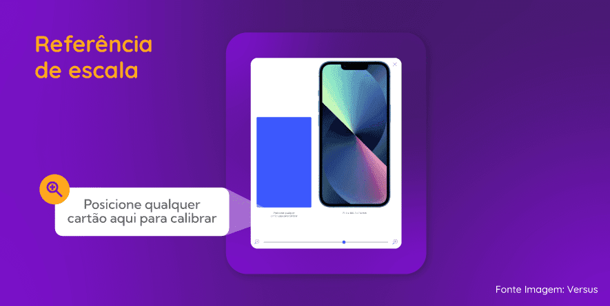Usar outro objetivo como referência na foto do produto pode ajudar os consumidores a perceberem as dimensões corretamente. Na imagem, o site Versus - dedicado a esse tipo de comparação, permite visualizar o produto em tamanho real usando como referência qualquer cartão plástico.