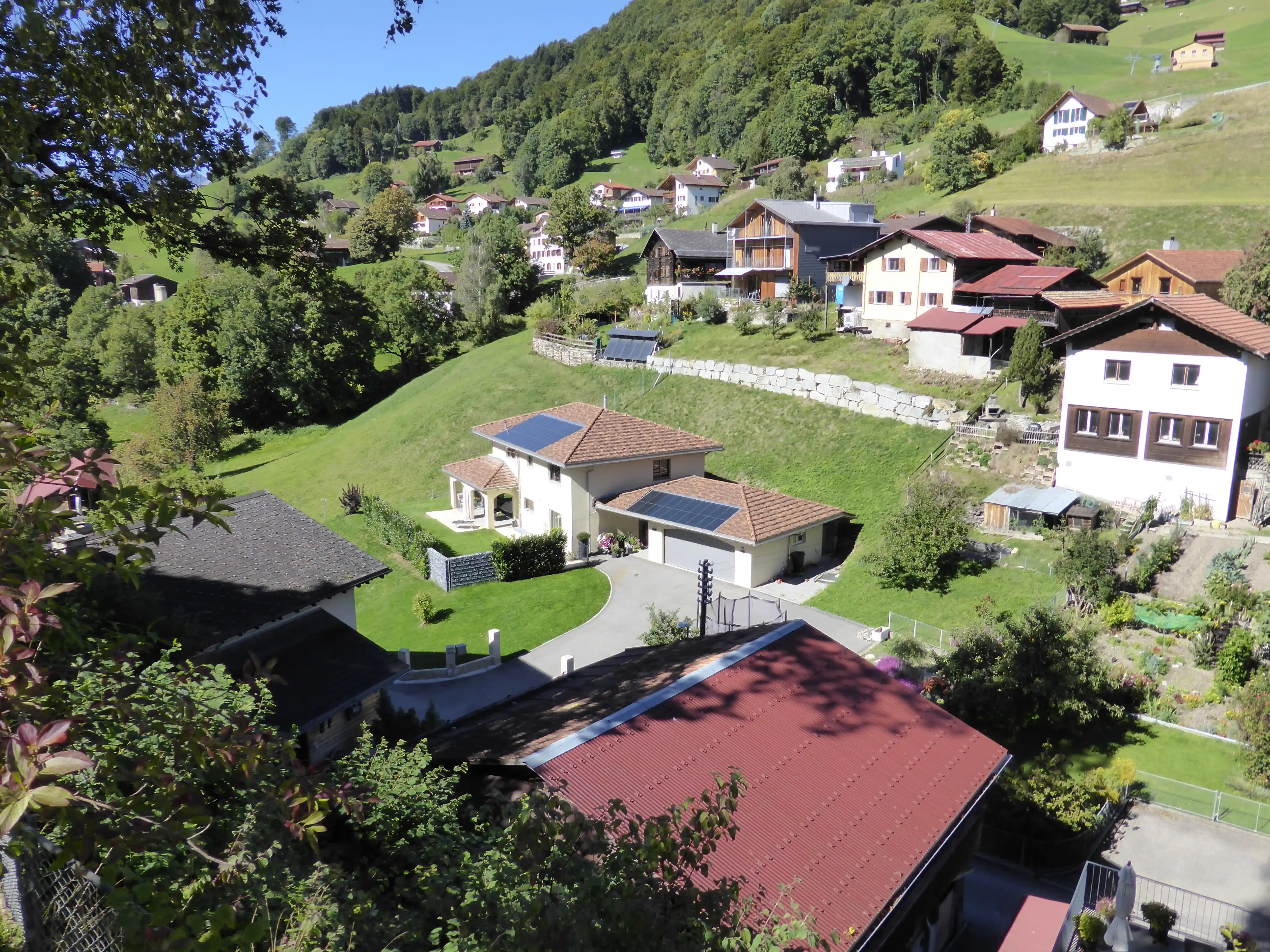 Neubau Einfamilienhaus in Seewis mit PV Anlage - Niggli Architektur