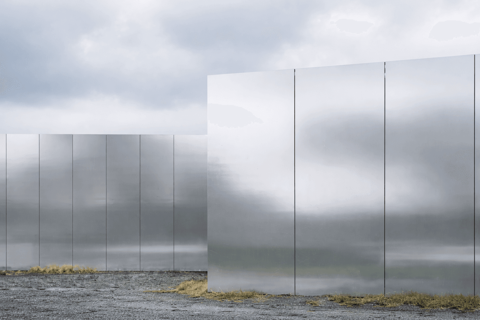 paisagem com chapas de aço inoxidável em ambiente super moderno