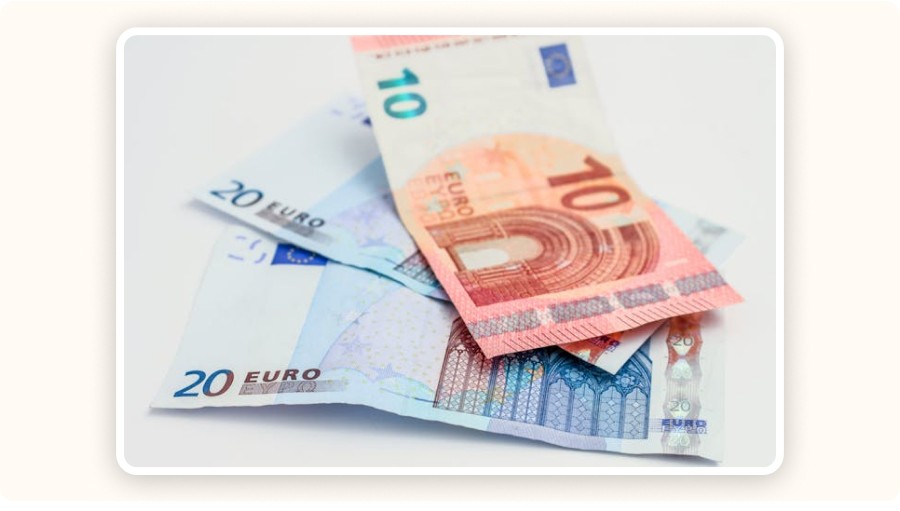 Un plan rapproché de billets en euros représentant le concept de gestion du budget&nbsp;