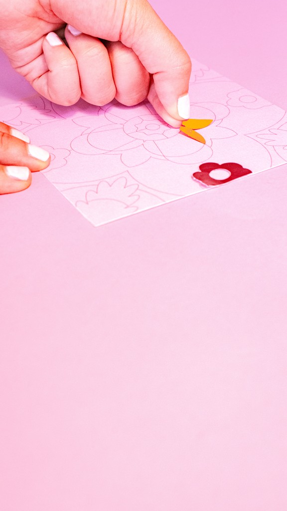 Enseigne du restaurant Au fil du goût, design graphique lisible et attractif. Composition harmonieuse qui renforce l’identité visuelle du lieu et attire l’œil des clients.