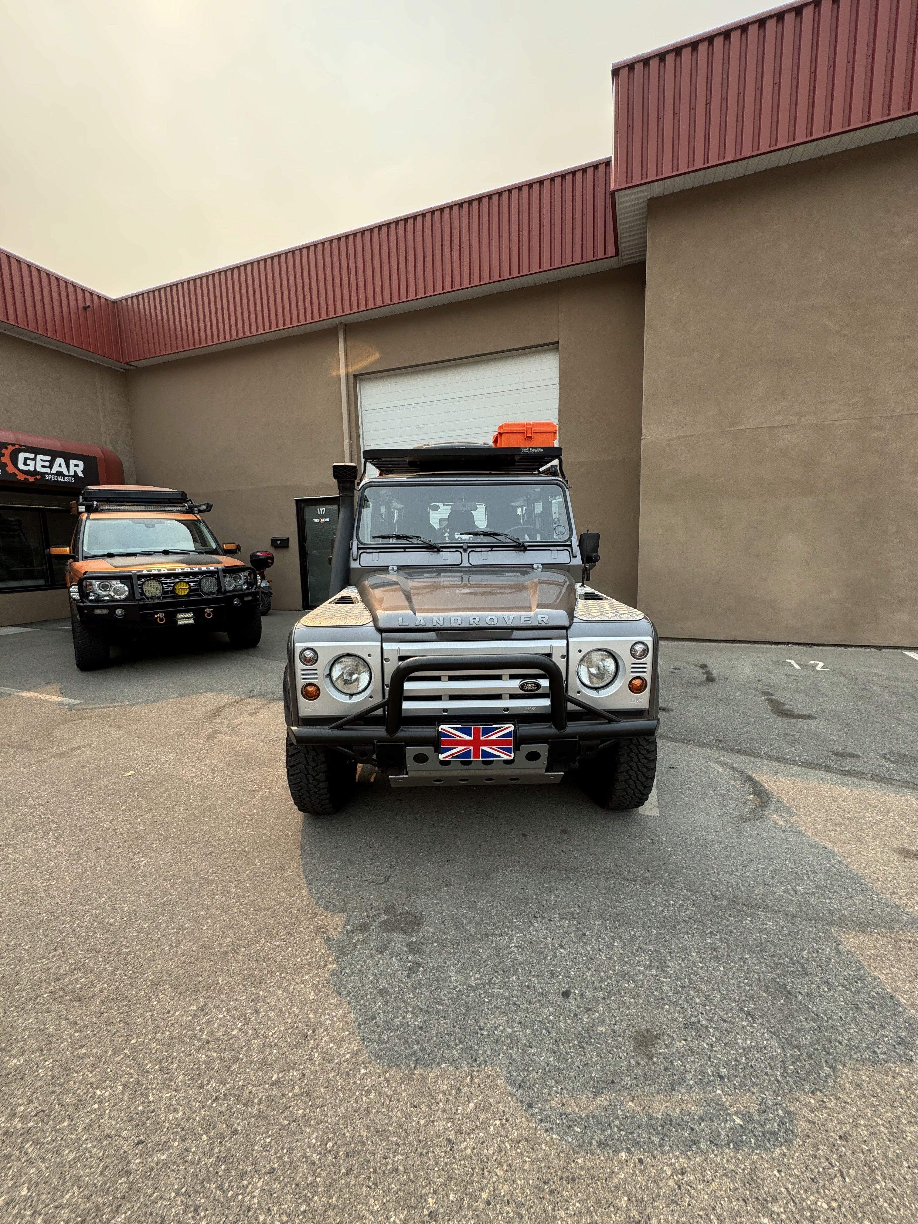 Land Rover Defender 110 photo 1