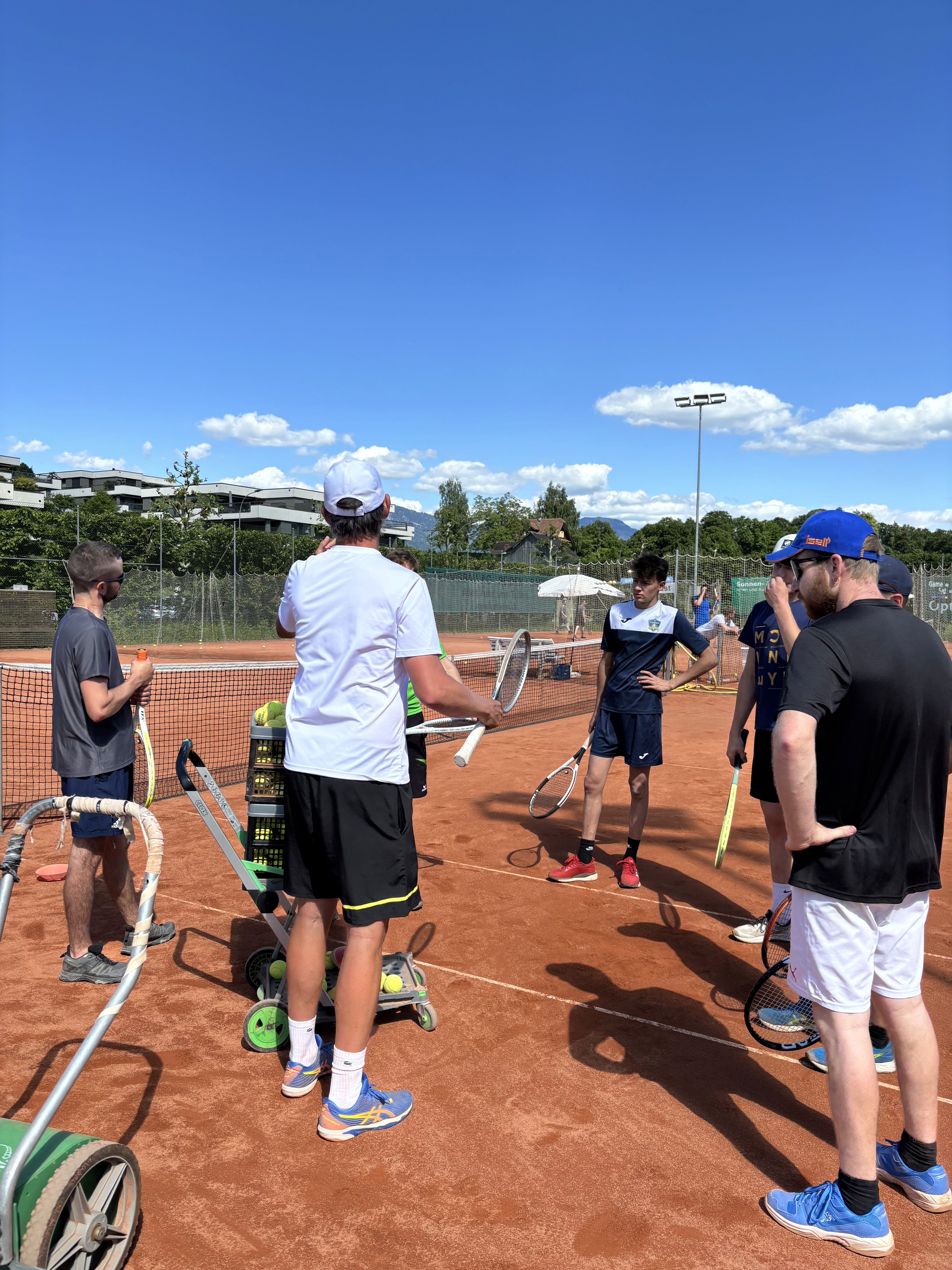 Martin Vacek in einer Gruppenbesprechung
