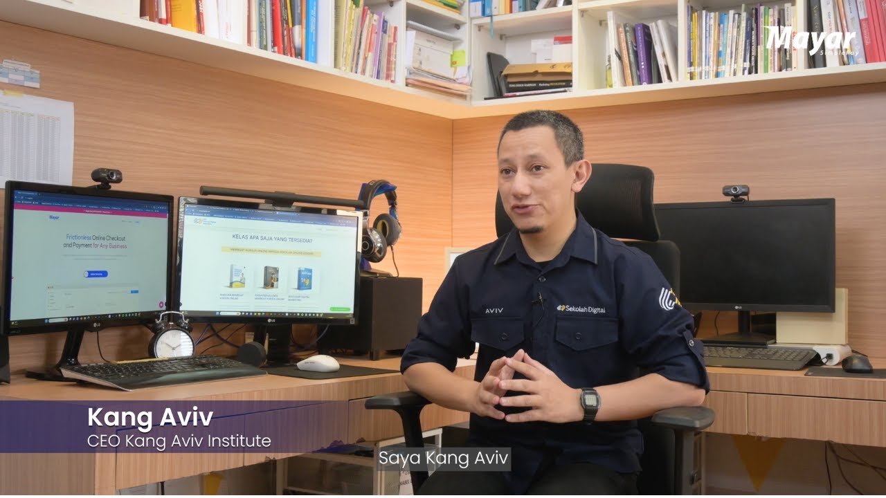 Kang Aviv dari Sekolah Digital Indonesia dalam video studi kasus Mayar