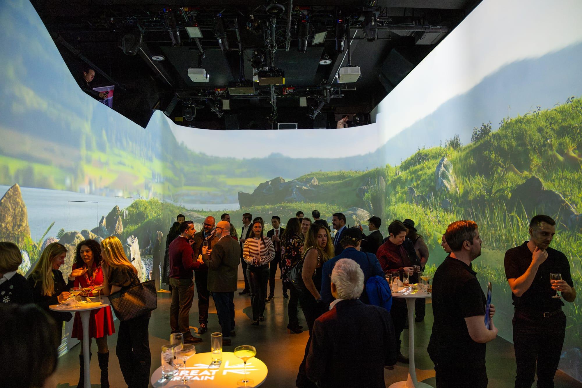 shift-midtown-corporate-meeting-green-branded-projections_web