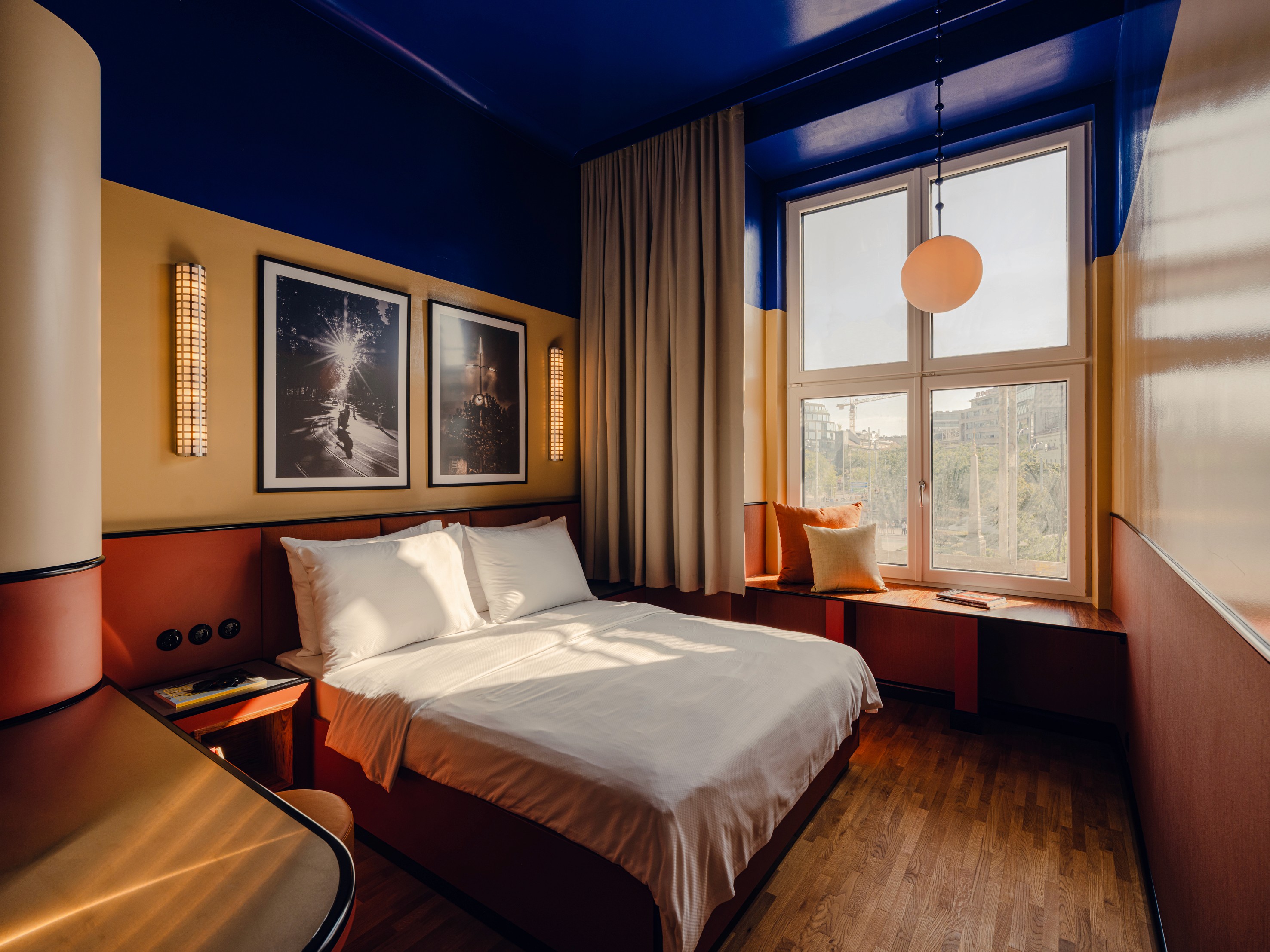 View of the Bed and Window at the Poet S room at The Companion Vienna