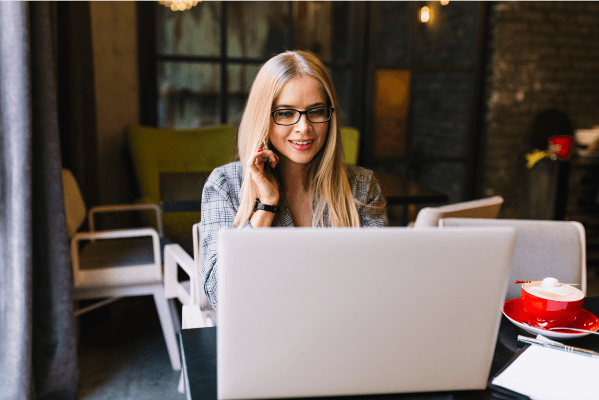 girl using laptop