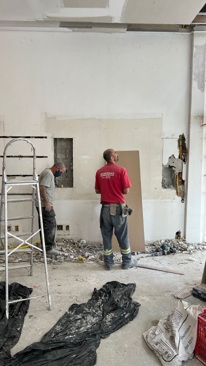 Dark Framer landing page promoting fast website building with examples.