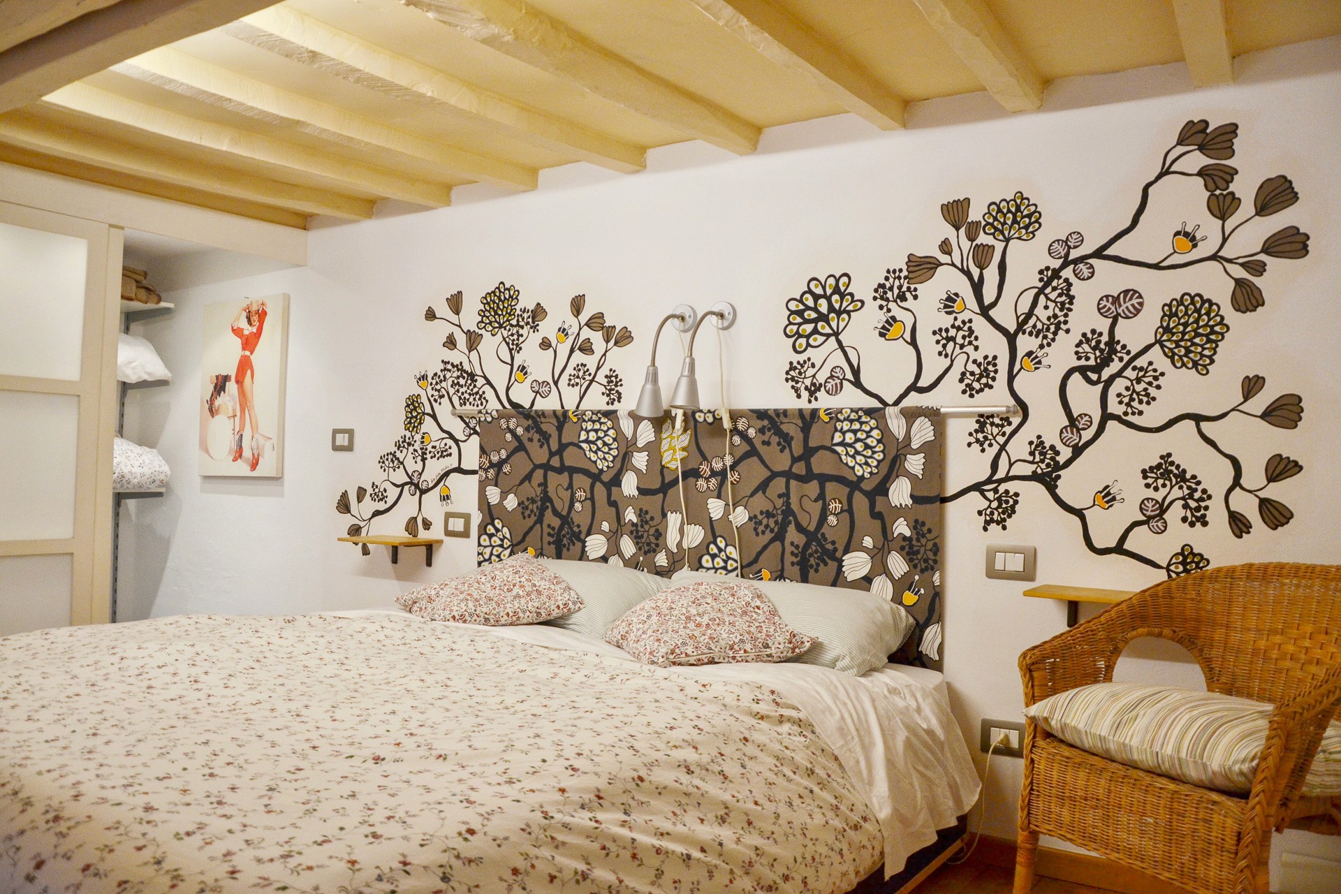 Immagine della camera da letto al piano di sopra