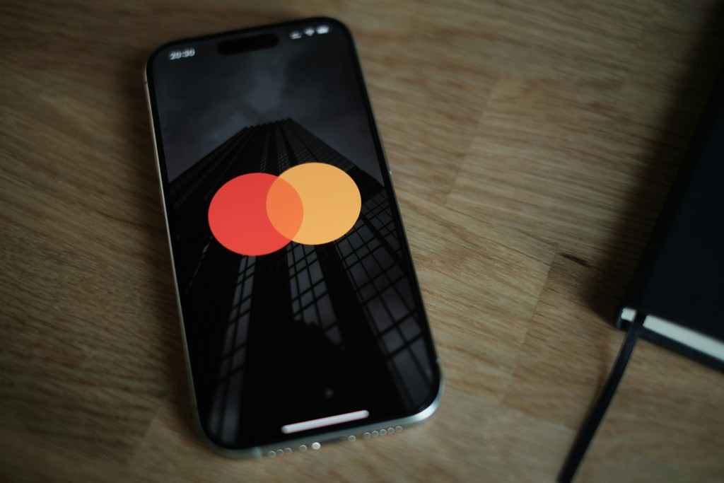Mastercard is catching up to Visa's stablecoin operations (Appshunter / Unsplash)