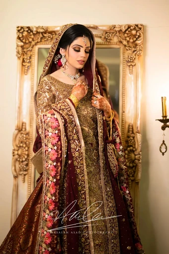 Professional wedding photographer in Lahore covering a grand wedding event