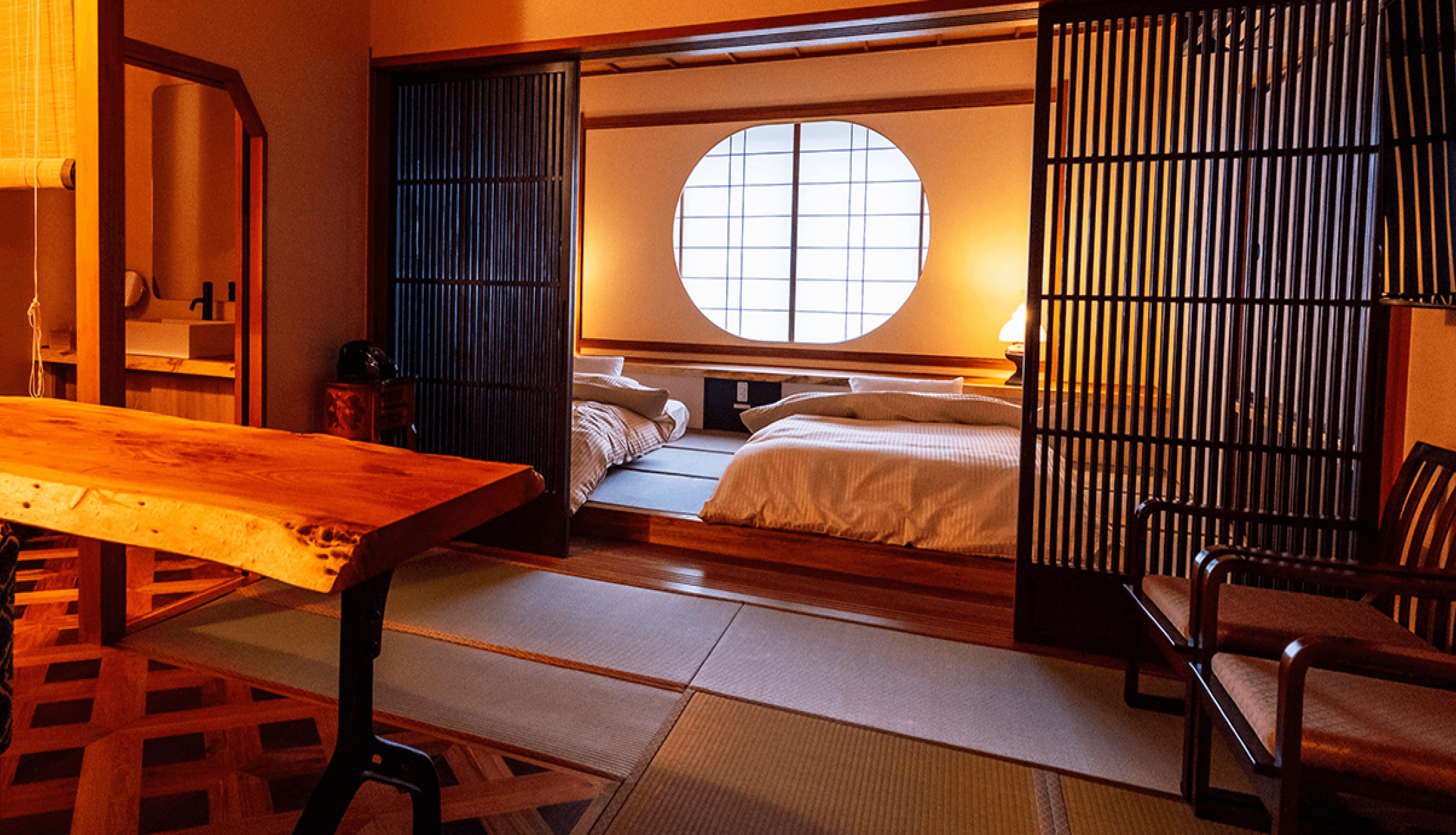 A fancy room with a Japanese-styled round window