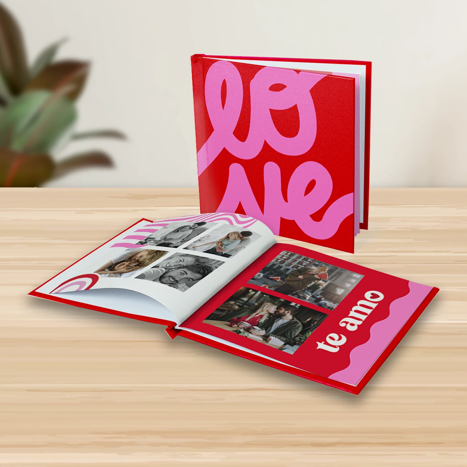 Pessoa segurando fotolivro com foto de mulher sorrindo ao ar livre, com a frase “Eu amo o Norte” escrita no canto da imagem