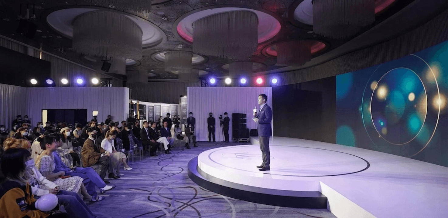 專業香港企業慶祝活動統籌,公司開張及展覽開幕典禮,圓形舞台搭配大型LED屏幕背景。
