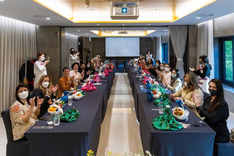 THE TRINITY X MONDRIAN SEOUL ITAEWON · <ART CELEBRATION>展: 문화외교 워크샵 및 스페셜 아트 투어