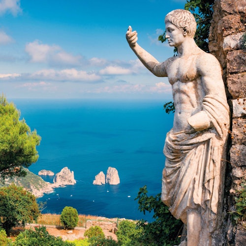 卡普里：船游 + 岛上自由活动 + 从萨莱诺往返票