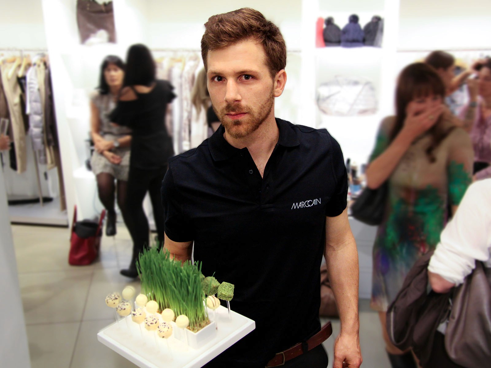Servicekraft auf Catering-Service auf einem Fashion Event