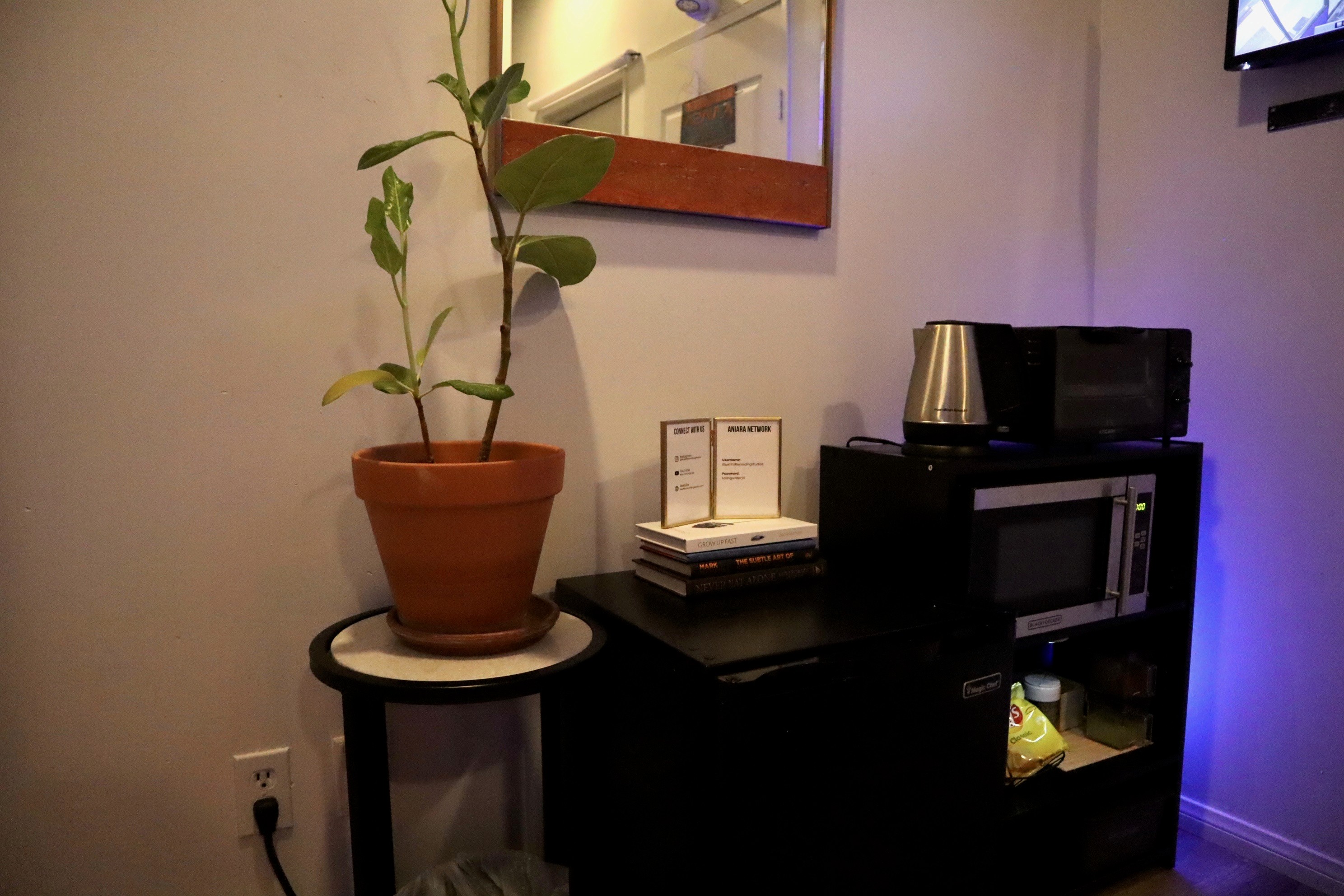 led-music-pop-electronic-recording-studio-aniara-blue-tint-lilqueen-crisirahn-projects