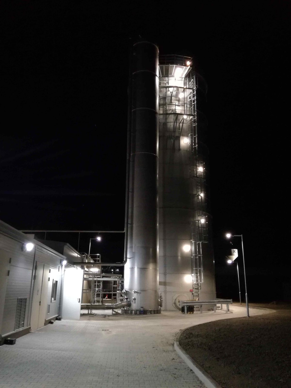 METHANATOR anaerobic reactor lit at night at the Kall Ingredients corn-processing wastewater plant, Tiszapüspöki, Hungary