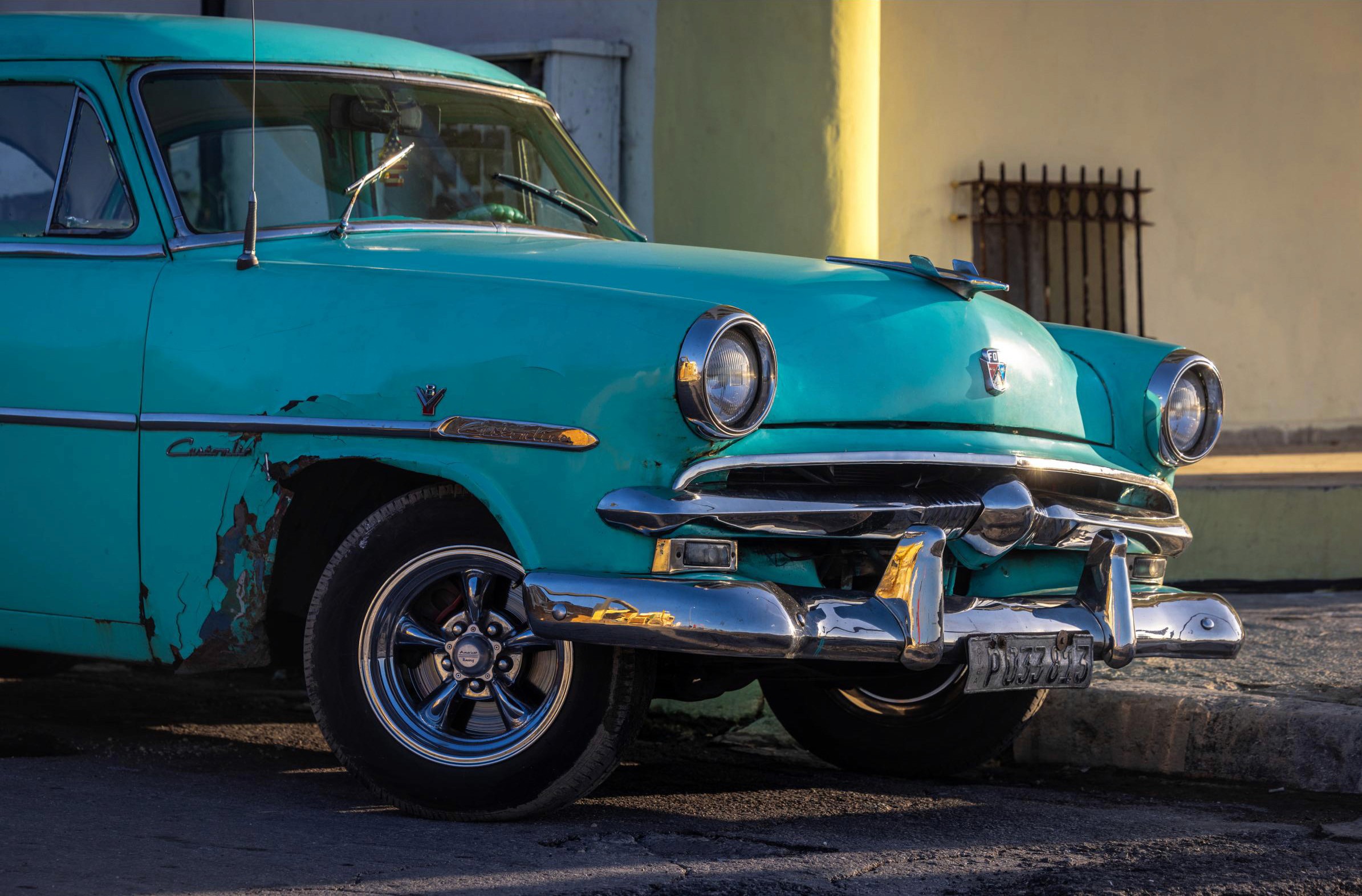 1953 Ford Crestline Victoria in turquoise. Classic!