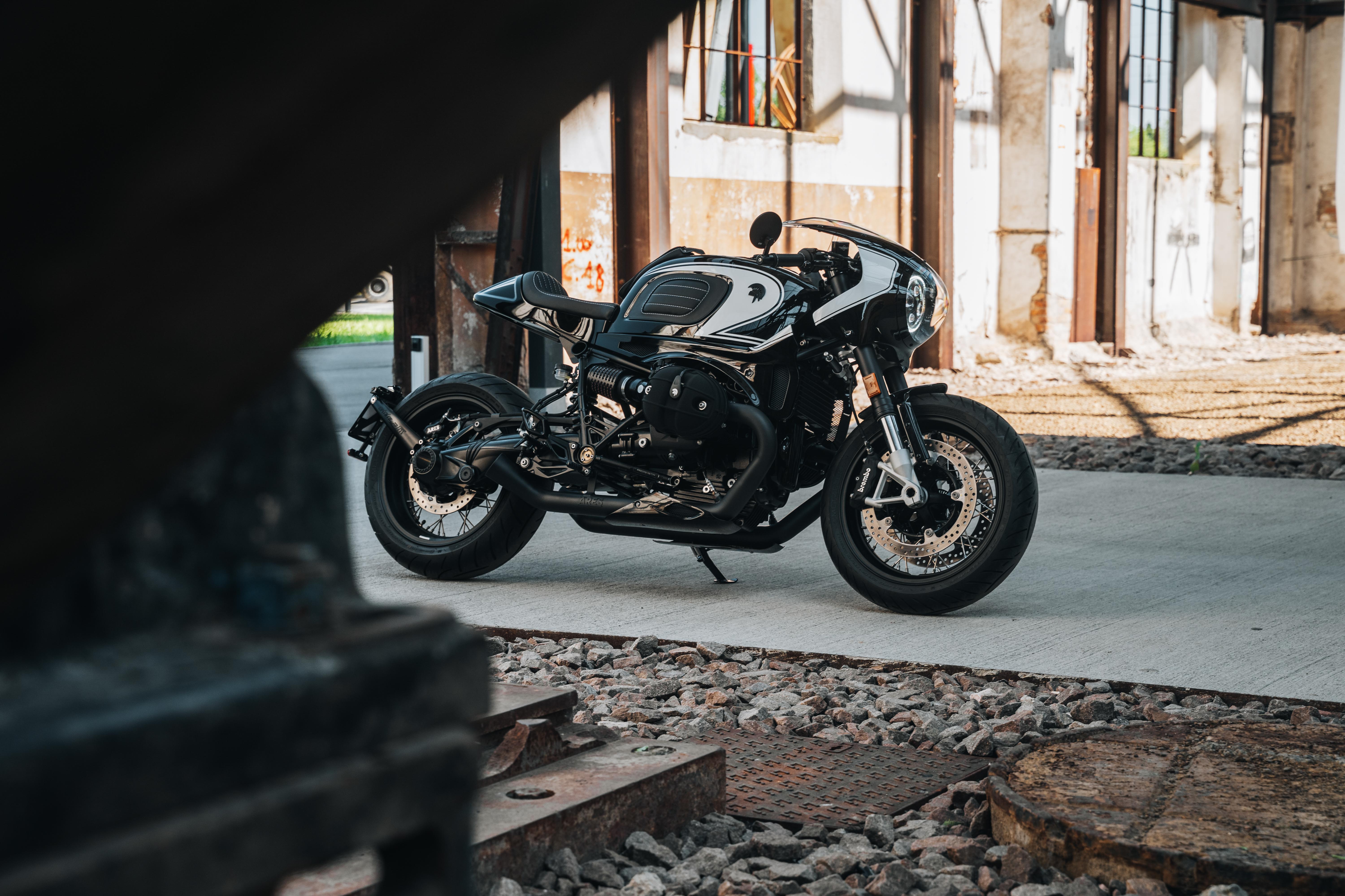 Bmw Ares design fotografata in ambiente industrial