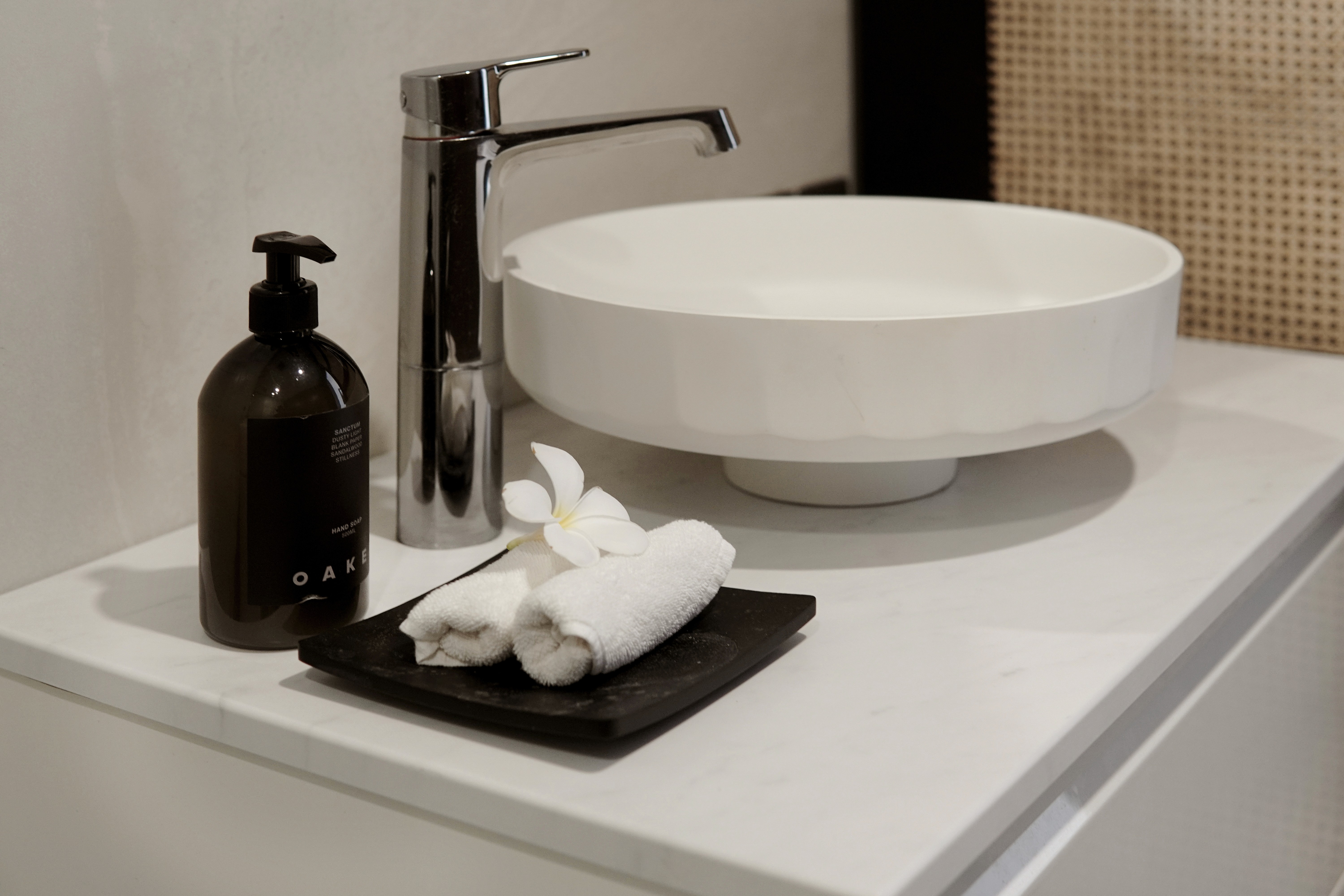 indiana-kenanga-premium-room-details-sink-bathroom