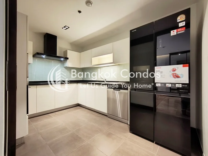 Richmond Hills 2 Bedroom Spacious Pet-Friendly Condo Thonglor 3